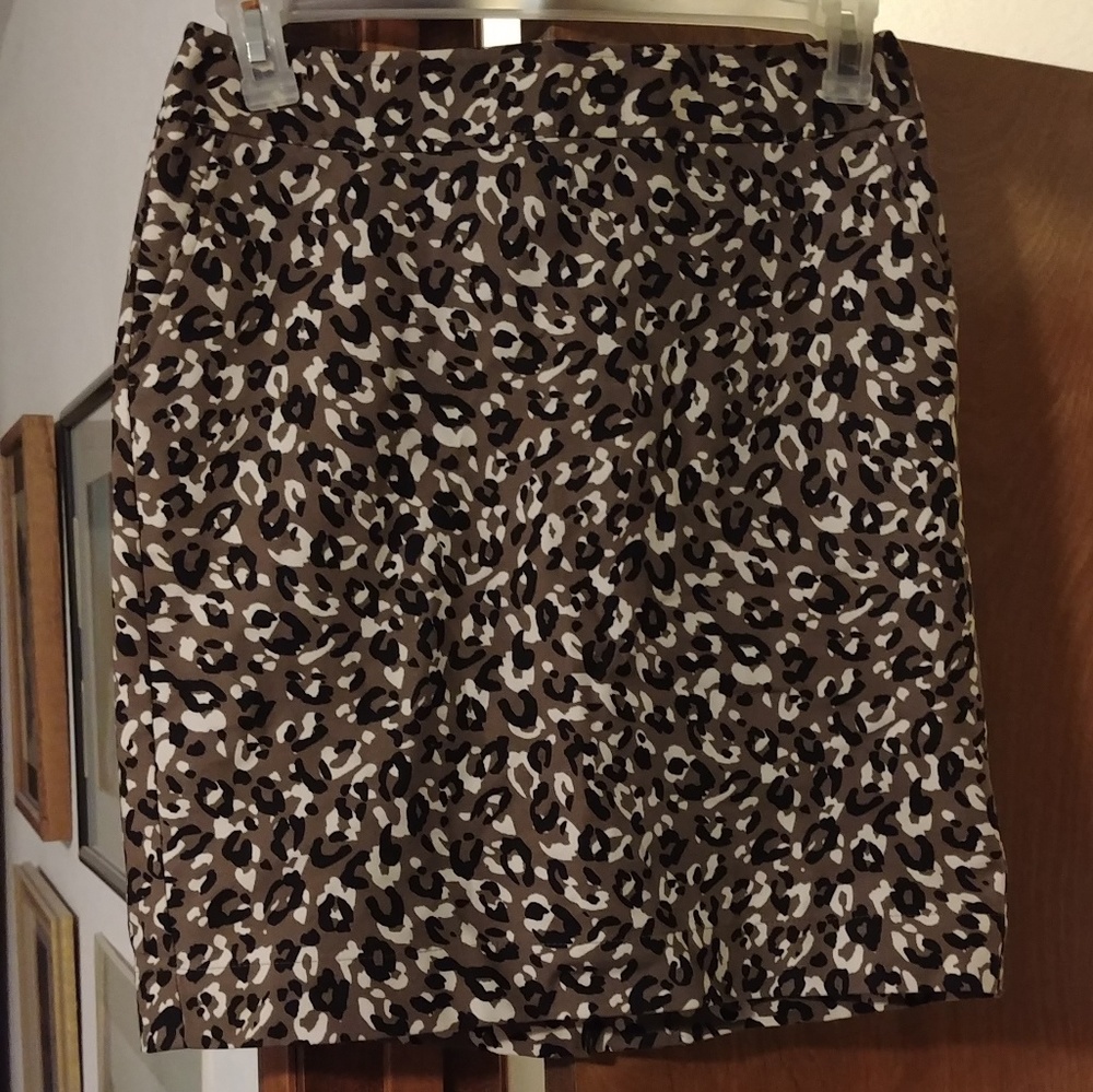 Merona leopard print pencil skirt size 4